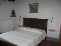 Hilltop Farmhouse - Countryside Views: 5 Beds (+2 Extra DR - ensuite BR (+20%)