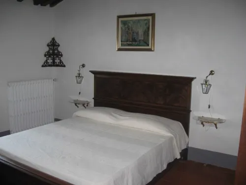 Hilltop Farmhouse - Countryside Views: 5 Beds (+2 Extra DR - ensuite BR (+20%)