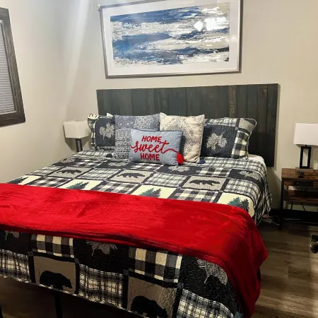 Little Owl Cabin #10 - Sleeps 6. Resort Pool&Spa, Fire Pit. Sdc 1 mi. Dogs ok!
