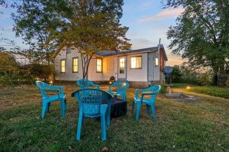 Country Cottage with Modern Amenities