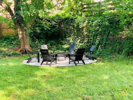 Green House, Belmont Classic/Modern Reno, Walkable Отели рядом с достопримечательностью «Университет Вирджиния»