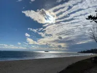 Walk to town/beach/pickleball courts; cozy & clean