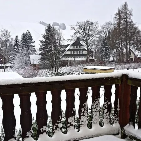 Holidays directly in the spa town of Oberwiesenthal in a modern, cozy 3-room apartment