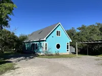 Elegant Birdhouse Cabin with 🔥Heated🔥 Cowboy Pool Hotels in Kyle