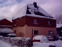 "Small but nice" apartment with balcony room - near Waldbühne for 2 - 4 people Hotels in Schwarzenberg