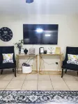 The Parisian Keyless Condo 4 min from Airport and Hospitals