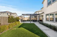 4-bedroom Elegant ElkGrove ModelHome 4039sq.Ft  just 19min from Sacramento Zoo Các khách sạn gần American Renaissance Institute of Arts