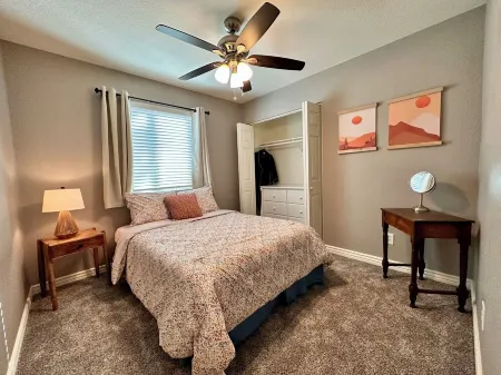 Spacious, FREE Private Heated Pool, Great Location! 10+ Guests & Pet Friendly