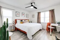 Large Home, 2 Blocks from Lake/ Park, Outdoor Dining + Parking 리치몬드 대학 주변 호텔