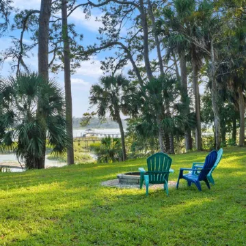 Waterfront “State of Mind” vintage home.