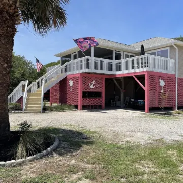 Beautiful home on Palmetto Blvd just steps from the beach !