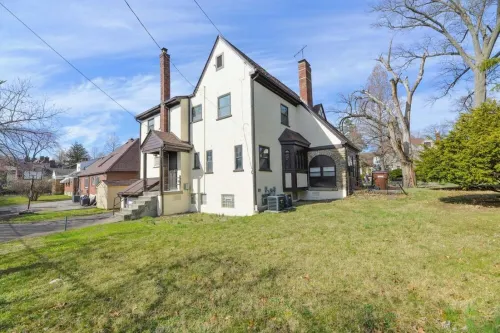 Charming Stylish Tudor Home Mins from Downtown Hotels in Hamilton County