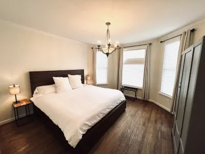 Cheerful 2-bedroom townhouse 3 min walk to town