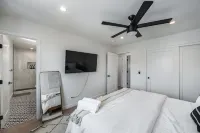 Old Town Desert Villa • Heated Pool, Casita, Games