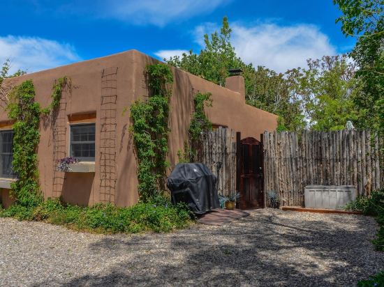 Favorite Downtown Adorable Adobe ~ 8 min walk to Plaza