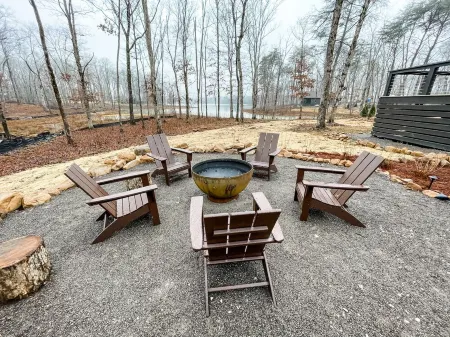 The Honeysuckle House - Tiny House, BIG Living!