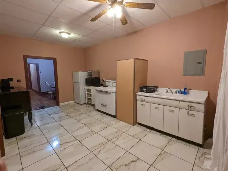 Stowaway Suites on the Avenue: Mt Laurel Suite