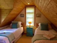 Charming Well Equipped Lodge by the Beautiful River Yarty