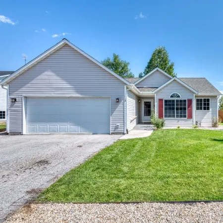 Modern 3Br w/ Mountain Views • Sleeps 8 • 2 Car Garage Plus Extra Parking
