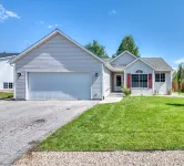 Modern 3Br w/ Mountain Views • Sleeps 8 • 2 Car Garage Plus Extra Parking