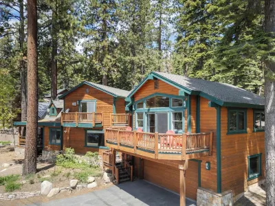 Hot Tub - Game Room - 14 beds - Across from Lake Tahoe