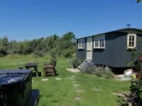 Willow Tree Shepherd's Hut with optional hot tub and shared EV charger. Hotels near Stanbury beach