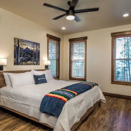 Enchanting cabin with WiFi in Lakeside