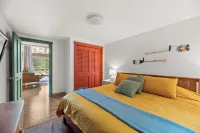 Dreamy  5 bedroom cabin in Greenville