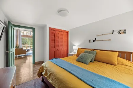 Dreamy  5 bedroom cabin in Greenville