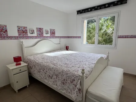 Logement Tout Confort Dans Résidence Avec Piscine Отели в г. Проприано