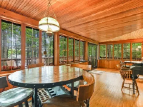 Sunny Point Lake Wallenpaupack Lakefront  with Private Dock - 4 Bedroom Sleeps 9 Hotels in Paupack Township