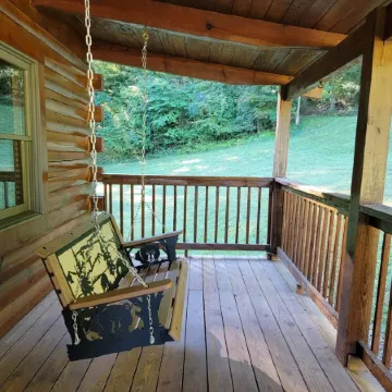 Black Bear Cabin, private and secluded!