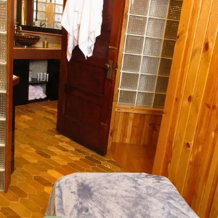 The Stone room Suite #11, sleeps 5 guest