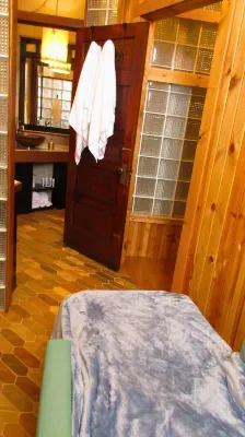 The Stone room Suite #11, sleeps 5 guest