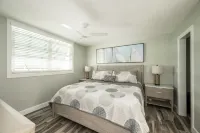 Welcome To Poseidon Too - A Newly, Completely Renovated Condo @ Sunrise Suites!