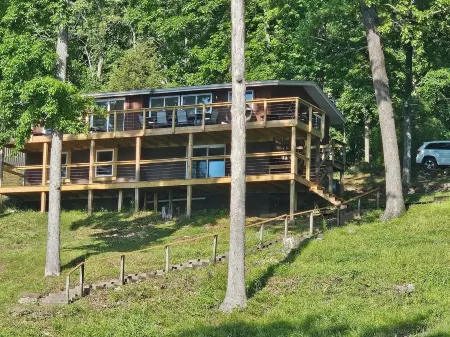 New! Modern!  Fire Pit!  Paddle Boards! 5 Bedrooms! On the water! Boat Dock!