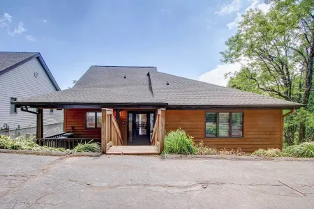 GrandView Cabin - Views and Snow Tubing