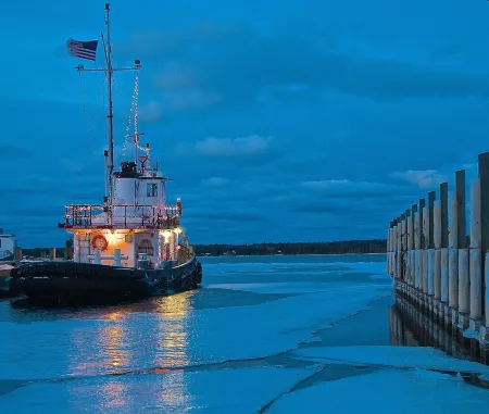 Deckhand's Quarters @The Boat Shop overlooking Paradise Bay