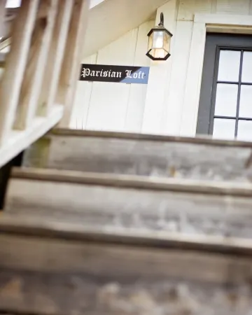 Quaint Parisian style loft, located on National Registered Historical Property Отели в г. Polk County