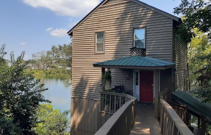River View Retreat- So Cute, So Cozy- Short Walk to SRP Park & Downtown Augusta