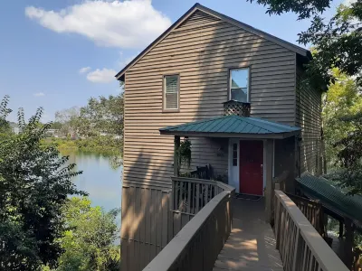 River View Retreat- So Cute, So Cozy- Short Walk to SRP Park & Downtown Augusta Hotels near Publix Super Market at North Augusta Plaza