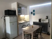 2-room apartment + air-conditioned cabin on garden level 루케이트 호텔