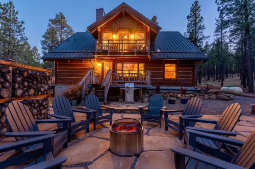 Private 5-Acre Cabin Retreat – Woods, Wildlife, Trails & Starry Skies