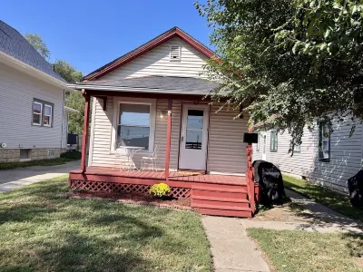 Full home short walk to Memorial stadium, Hawks field, Railyard & Pinnacle arena Hôtels à proximité de : The Assemblage