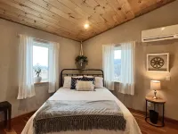Custom Finger Lakes home near Ithaca with hot tub Hotels in Newfield