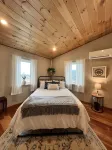 Custom Finger Lakes home near Ithaca with hot tub