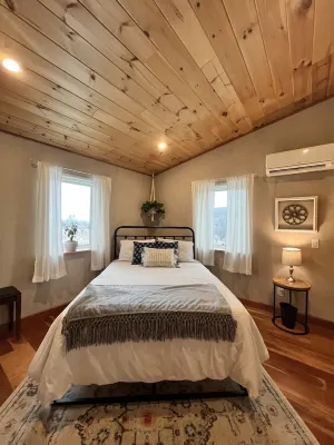 Custom Finger Lakes home near Ithaca with hot tub