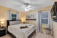Cozy 4/3, Patio, King Bed, Bunk Room + Water Park!