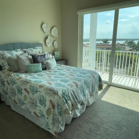 Spacious Marco Penthouse with Beautiful Ocean Views