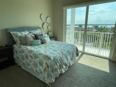Spacious Marco Penthouse with Beautiful Ocean Views Hotels near Kendra's Kollections